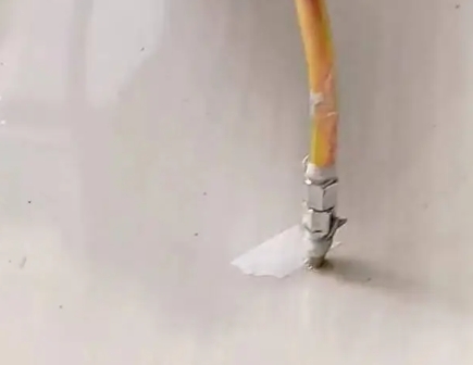 崇左瓷砖空鼓维修公司专业解答在瓷砖铺贴过程中，如果使用的砂料过粗（如全部使用了粗砂），可能会导致以下问题
